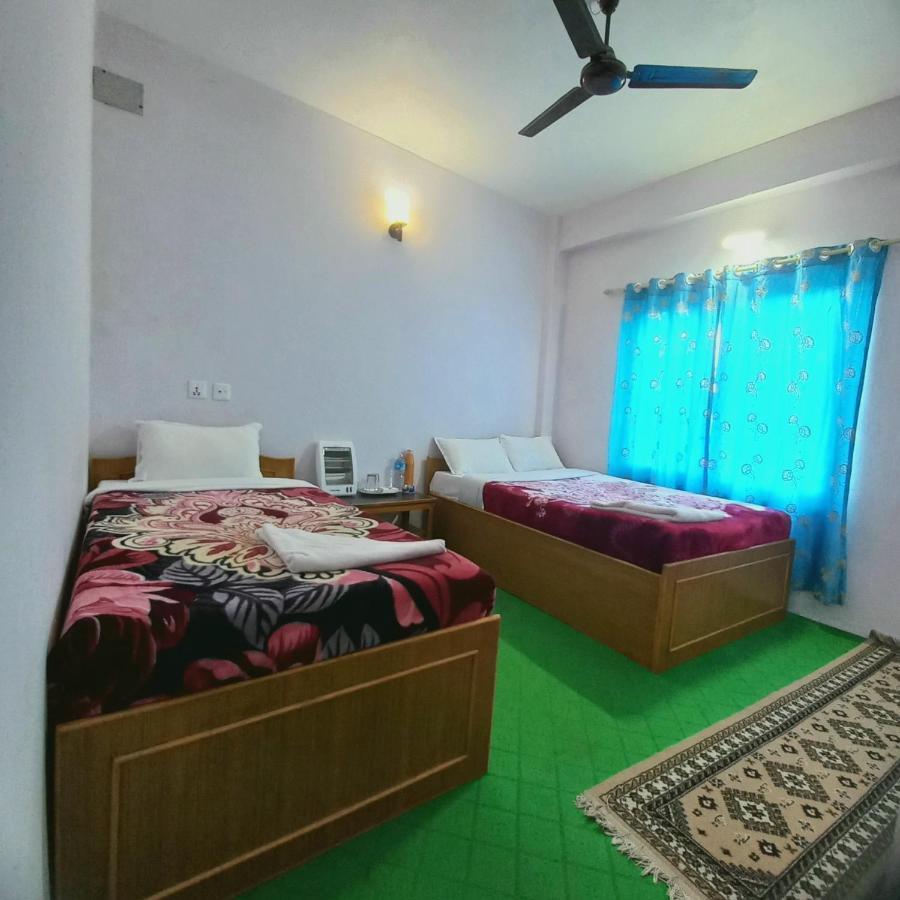 Hotel Aarjan And Restaurant โพคารา ภายนอก รูปภาพ