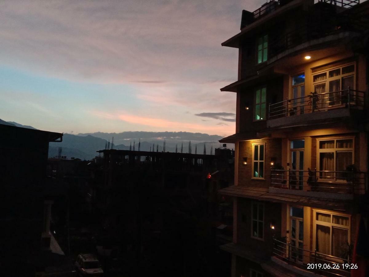 Hotel Aarjan And Restaurant โพคารา ภายนอก รูปภาพ